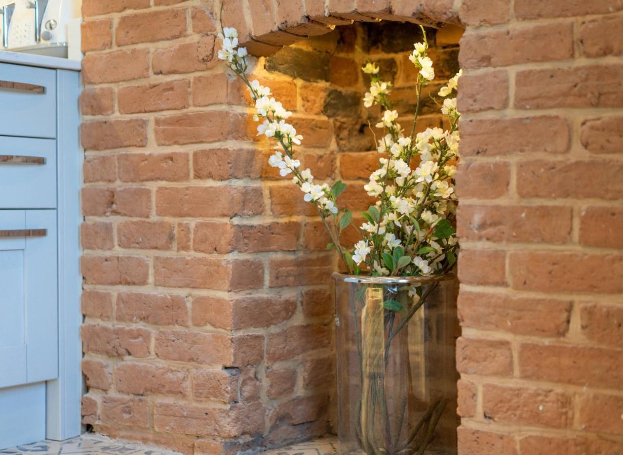 Gloucester Place Townhouse With Hot Tub! كيلتنهام المظهر الخارجي الصورة