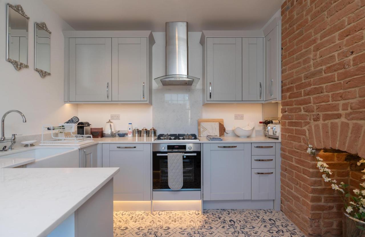 Gloucester Place Townhouse With Hot Tub! كيلتنهام المظهر الخارجي الصورة