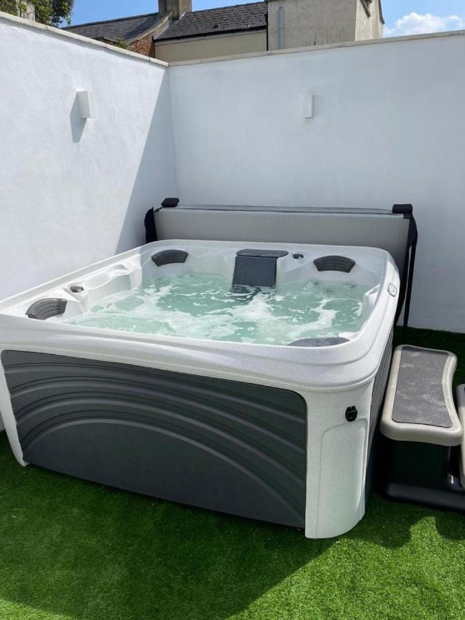 Gloucester Place Townhouse With Hot Tub! كيلتنهام المظهر الخارجي الصورة