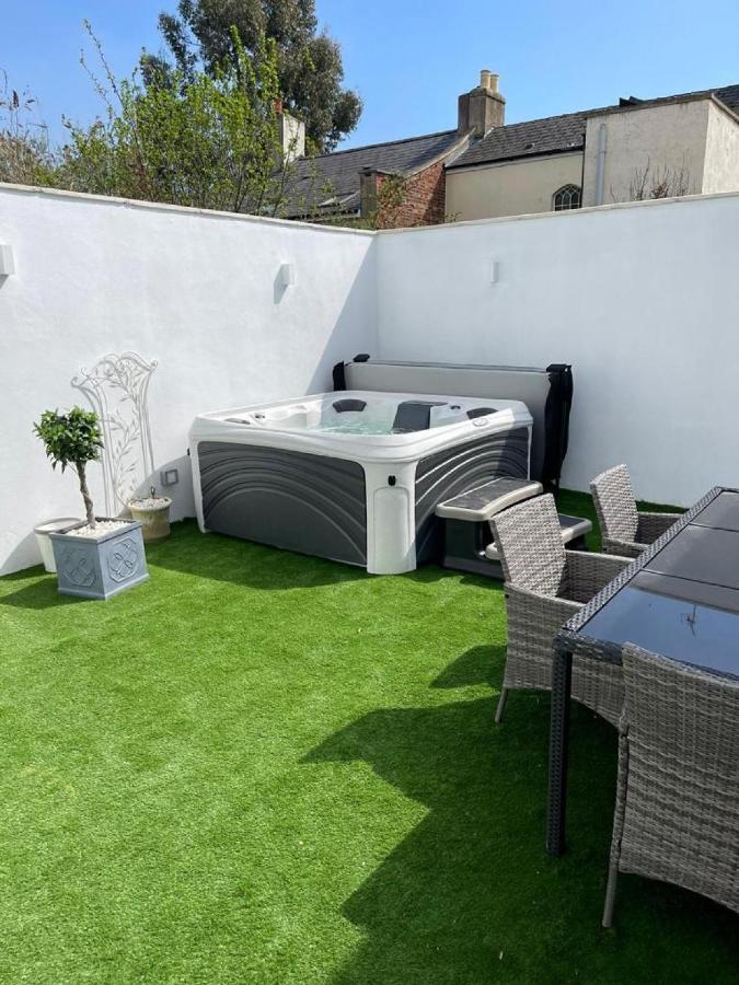 Gloucester Place Townhouse With Hot Tub! كيلتنهام المظهر الخارجي الصورة